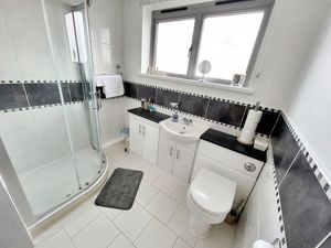 Shower room- click for photo gallery